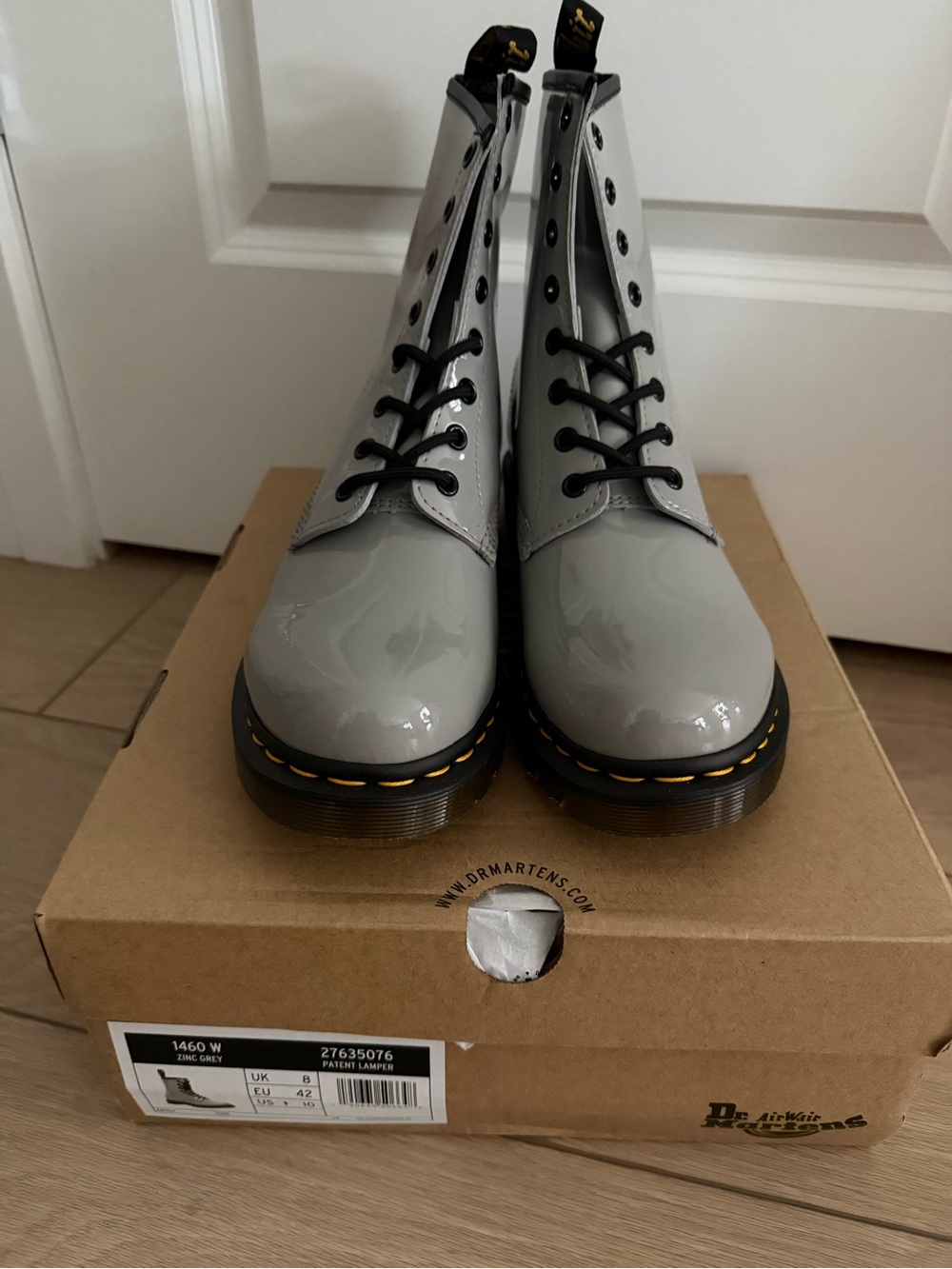 Dr. Martens Women’s Glossy Light Gray Patent Lace-Up Boots Size 10 NEW - Picture 4 of 12